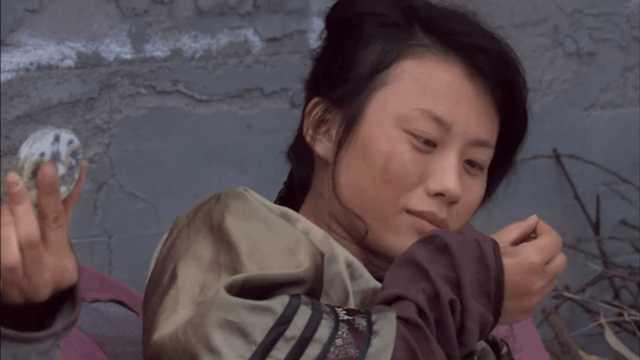 《甄嬛传》碎玉轩的原主人芳贵人，为何一口咬定是华妃害她小产？