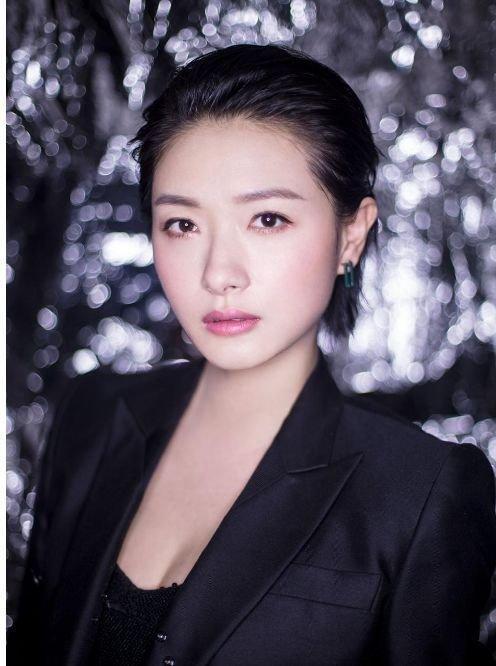 她是最干净的女星，因拒绝导演被封杀，靠实力走红，网友纷纷点赞