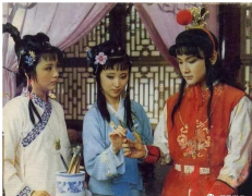 <strong>史湘云为何要亲近宝钗针对黛玉？</strong>
